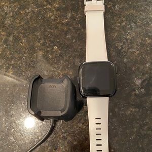 Fitbit Versa 1 (Used)